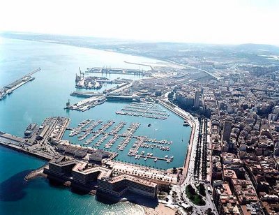 La mercanca transportada en contenedores en el Puerto de Alicante crece un 9,70% hasta julio